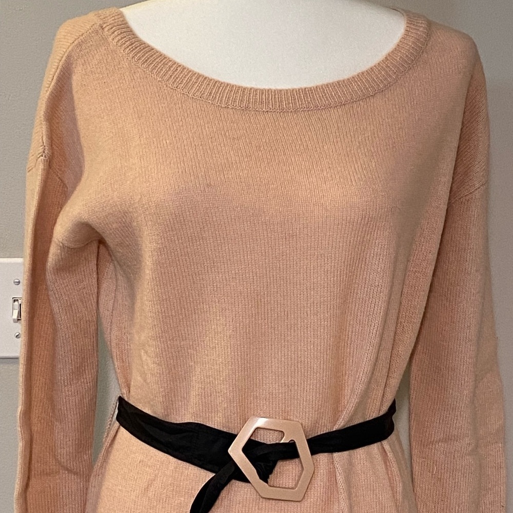 Fiorucci medium wool sweater dress with belt in beige / pink . - Picture 2 of 7